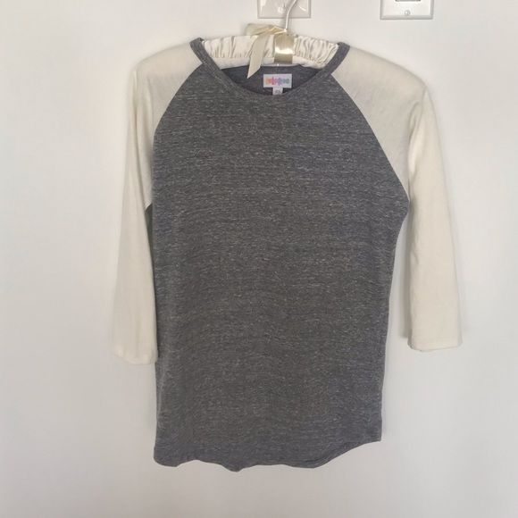 ⭐️🌴Lularoe Long Sleeve Tee - Picture 1 of 3